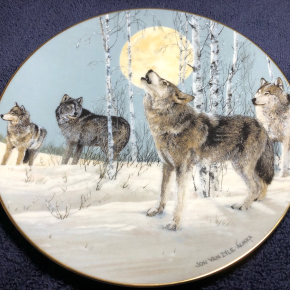 “Song to the Wilderness” from The Arctic Majesty Plate collection - Picture 2 of 6